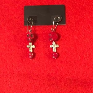 Red Skull 💀 & Silver cross earrings!
